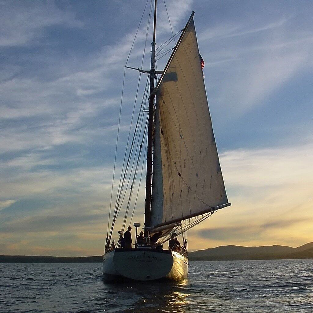 camden-windjammer-sunset-sail-1